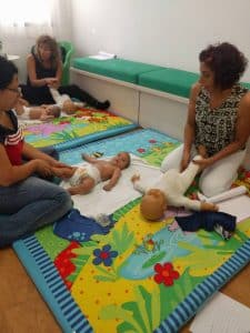 במפגש אימהות בקורס מדריכות לעיסוי תינוקות בללדת