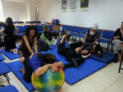 תרגול בקורס דולות תומכות לידה בללדת ביה"ס